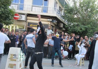 نمایش خیابانی  «بودن یا نبودن» در بانه اجرا شد