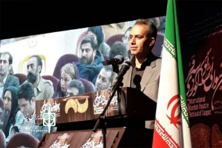 شهرام کرمی در آیین اختتامیه گفت:

توجه به‌ فرهنگ قومی و زبان کردی مهمترین ویژگی جشنواره تئاتر کردی سقز است