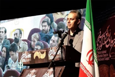 شهرام کرمی در آیین اختتامیه گفت:

توجه به‌ فرهنگ قومی و زبان کردی مهمترین ویژگی جشنواره تئاتر کردی سقز است