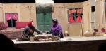 امید ظریفی اولین نمایش بلندکمدی  خود را به روی صحنه برد . 3