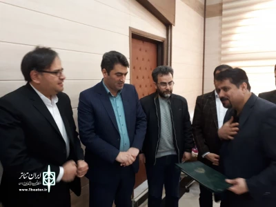 با حضور آقای نیلی مدیر عامل انجمن هنرهای نمایشی کشور

از زحمات عبید رستمی تقدیر شد