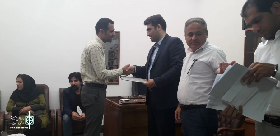 با حضور مدیر کل فرهنگ و ارشاد اسلامی استان کردستان  احکام رابطین انجمن ابلاغ شد . 4