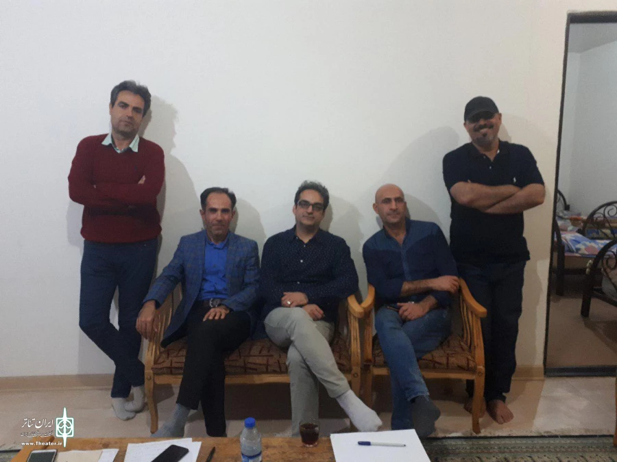 اعضا هئیت انتخاب آثار و بازبینی جشنواره بین المللی تئاتر کردی سقز معرفی شدند . 2