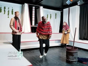 نمایش " کارتنک خانه " به کارگردانی امید اکبر در سالن امیر نظام گروسی میزبان هنردوستان بیجاری شد . 4