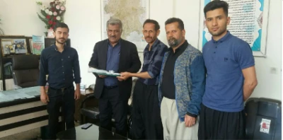 از سوی خنرمندان به صورت نمادین انجام شد

تجلیل از مقام معلم در بانه