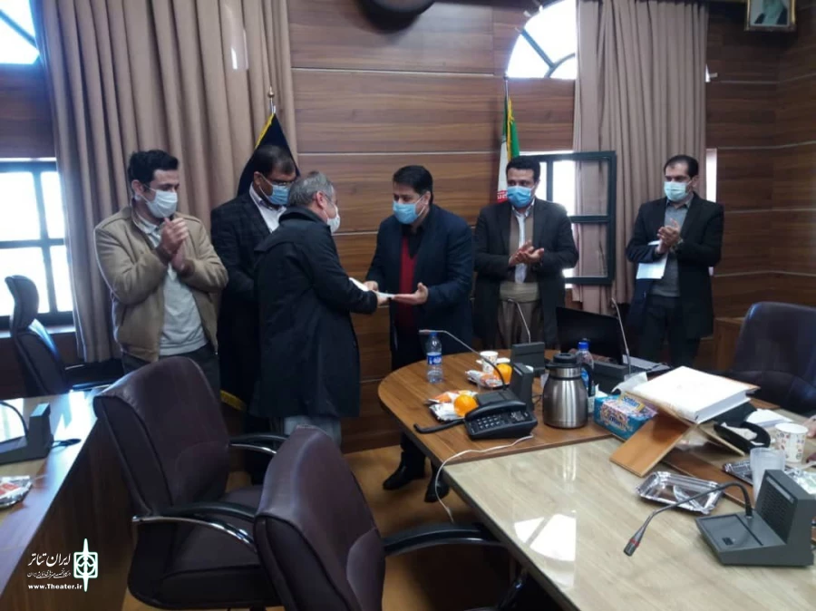 تجلیل انجمن هنرهای نمایشی کردستان از دکتر امید ورزنده  مسئول مرکز تحقیقات  کردستان شناسی  2