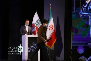 در اختتامیه جشنواره فجر سی ونهم

قدردانی هنرمند نوجوان از دکتر قطب الدین صادقی