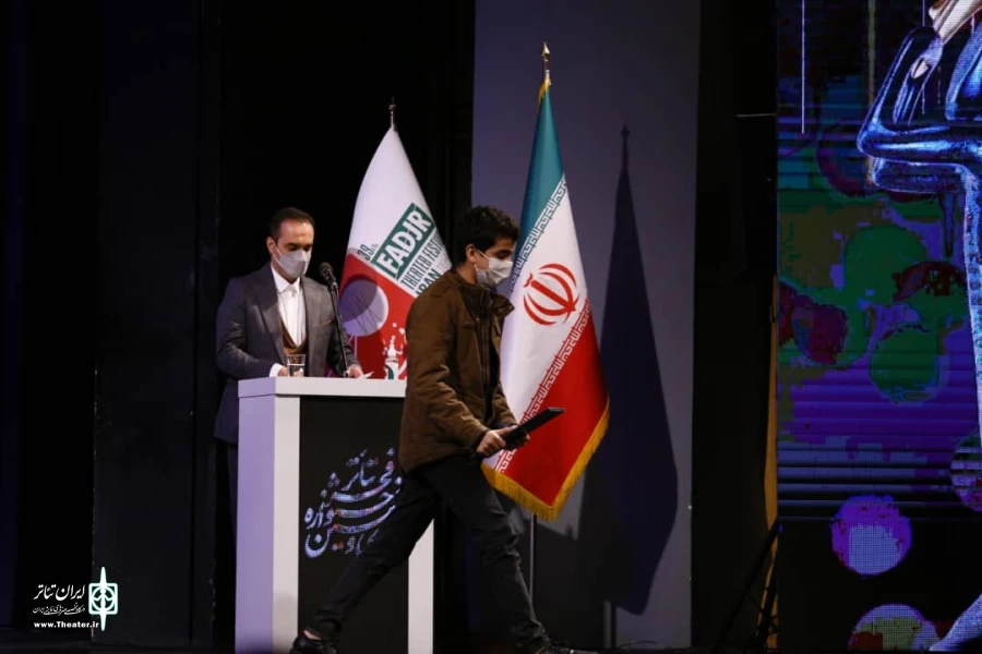 قدردانی هنرمند نوجوان از دکتر قطب الدین صادقی 2