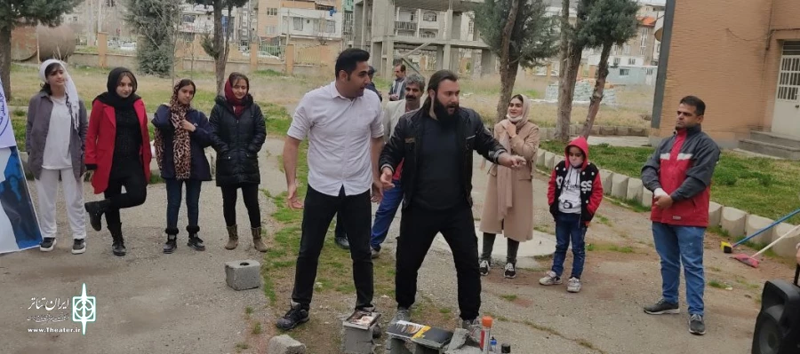 تئاتر خیابانی " درشهر چه خبر " در شهرستان مریوان اجرا شد 2