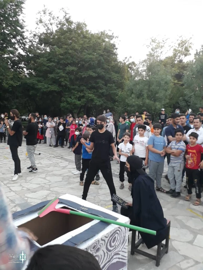 نمایش خیابانی «بلوک ۹۸»  در پارک رضوان قروه اجرا می رود  4