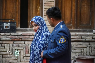 به کارگردانی صابر دل‌بینا

«دستکش‌های قرمز» در عمارت آزموده سنندج اجرا شد