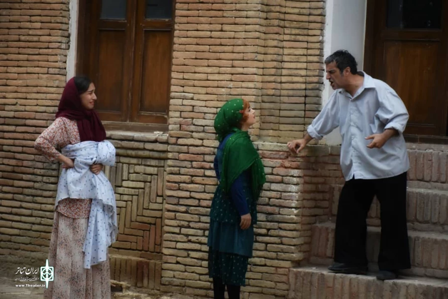 دستکش های قرمز نوشته امیرحسین طاهری و کارگردانی صابر دل بینا  3