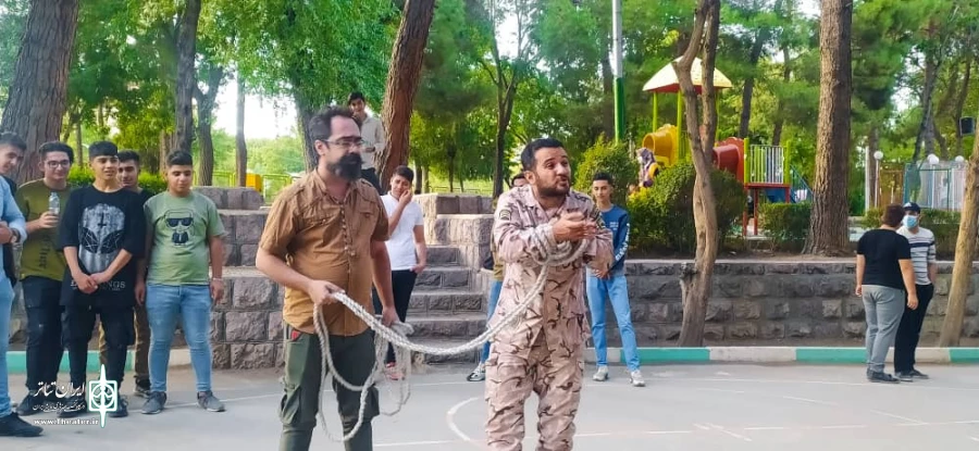 نمایش خیابانی سرباز صفر کاری از گروه تئاتر مدرن سنندج 3