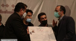 در مراسم  اختتامیه سی و دومین جشنواره تئاتر استان کردستان

از دکتر بهرام نصرالهی زاده رییس سازمان مدیریت و برنامه ریزی استان کردستان تجلیل شد