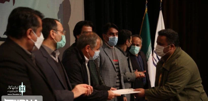 «سالخورده‌گی »از بیجار و «شانتاژ »از سنندج به جشنواره فجر معرفی شدند . 2
