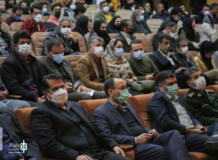 «سالخورده‌گی »از بیجار و «شانتاژ »از سنندج به جشنواره فجر معرفی شدند . 5