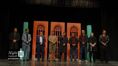 در شب پایانی اجرای پینویکو

بازیگران و عوامل نمایش  تقدیر  شدند