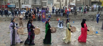 پارک سپیدار سنندج میزبان نمایشی آیینی؛

«میه روگی که وو» در سنندج به صحنه رفت