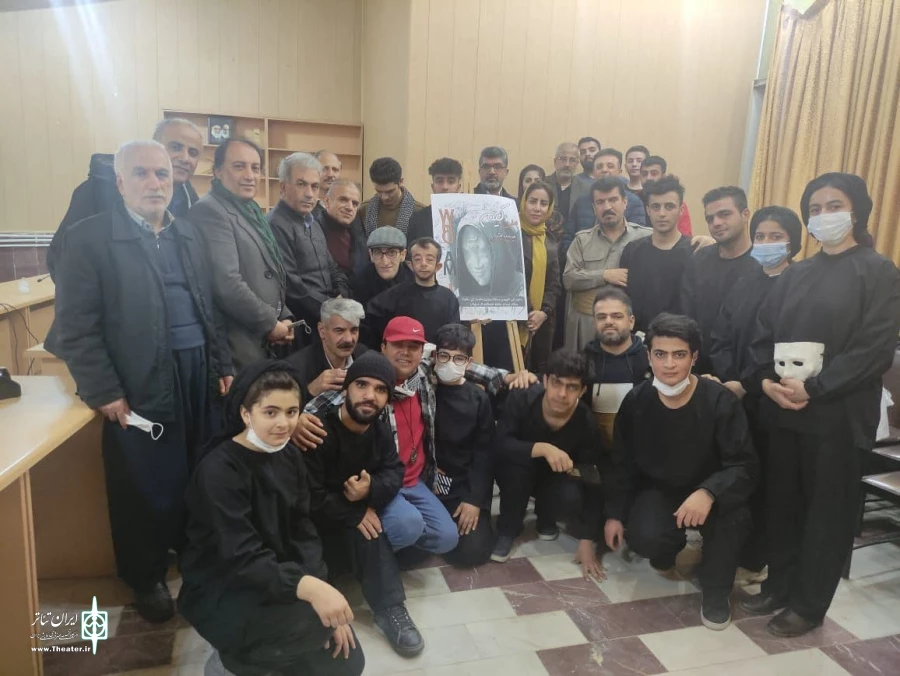 رونمایی از پوستر نمایش  صحنه ای «من کێم» (من کی هستم) صورت گرفت 4