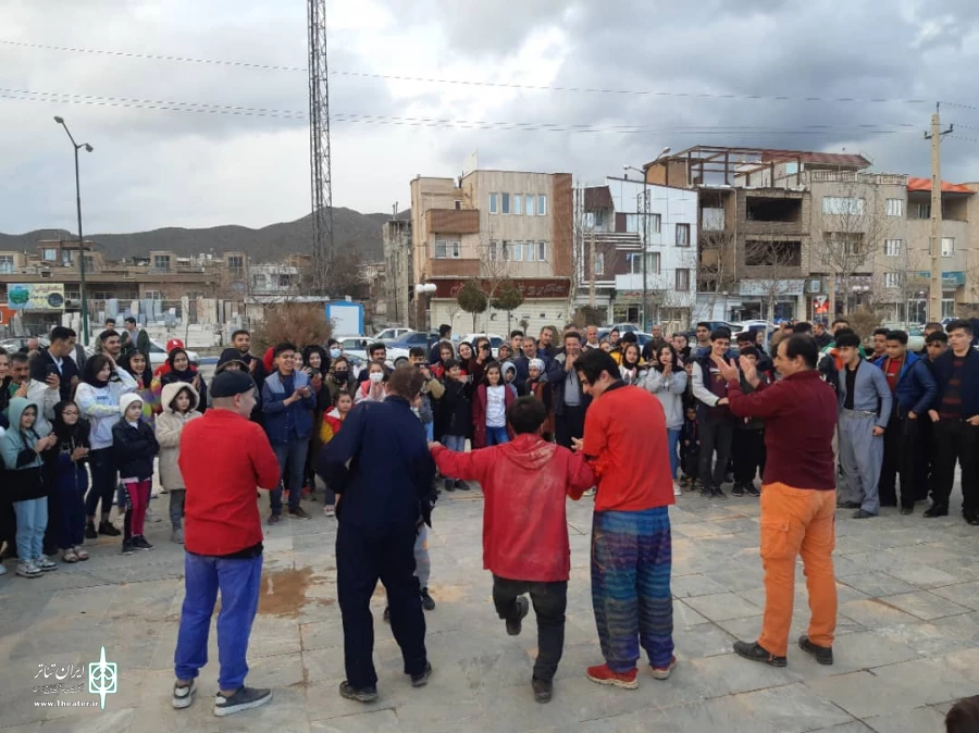 نمایش خیابانی  «کار و بار» به نویسندگی و کارگردانی سید سوران حسینی  4