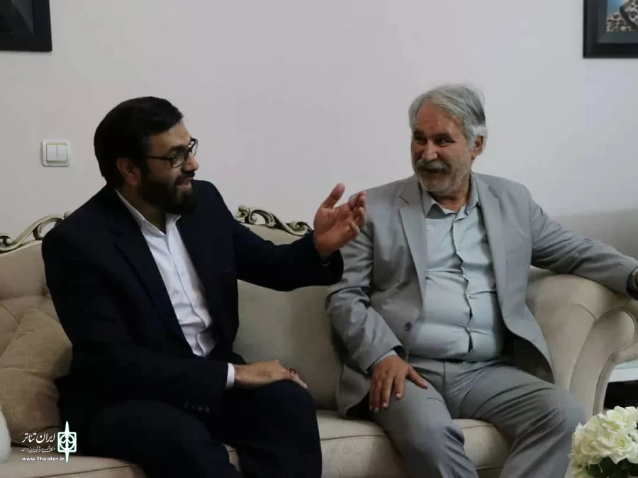 مدیر کل ارشاد و هئیت همراه از اسماعیل پاشایی کارگردان و بازیگر  سقزی دیدن کردند . 2