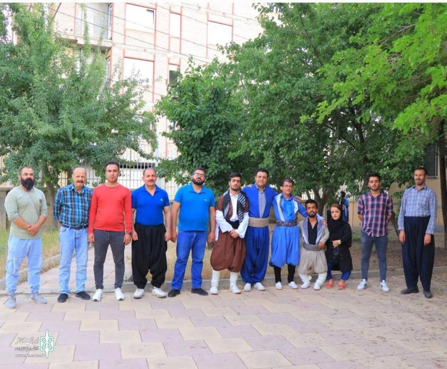 نمایش خیابانی «من آماده ام ، هستم ، می مانم »کاری از معلولین توانمند سقز به  کارگردانی امیر زارع زاده 3