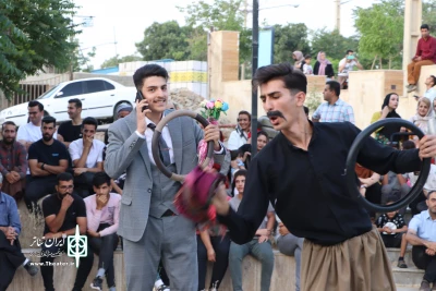 در اولین هفته تئاتر خیابانی هنر کردستان

اجرای نمایش خیابانی «سرعت گیر» نقدی در قالب طنز برای حمل و نقل شهری