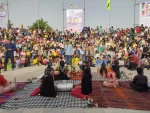 اولین جشنوارە شادمانە کودک با نام پەلکە زێڕینە برگزار شد . 3