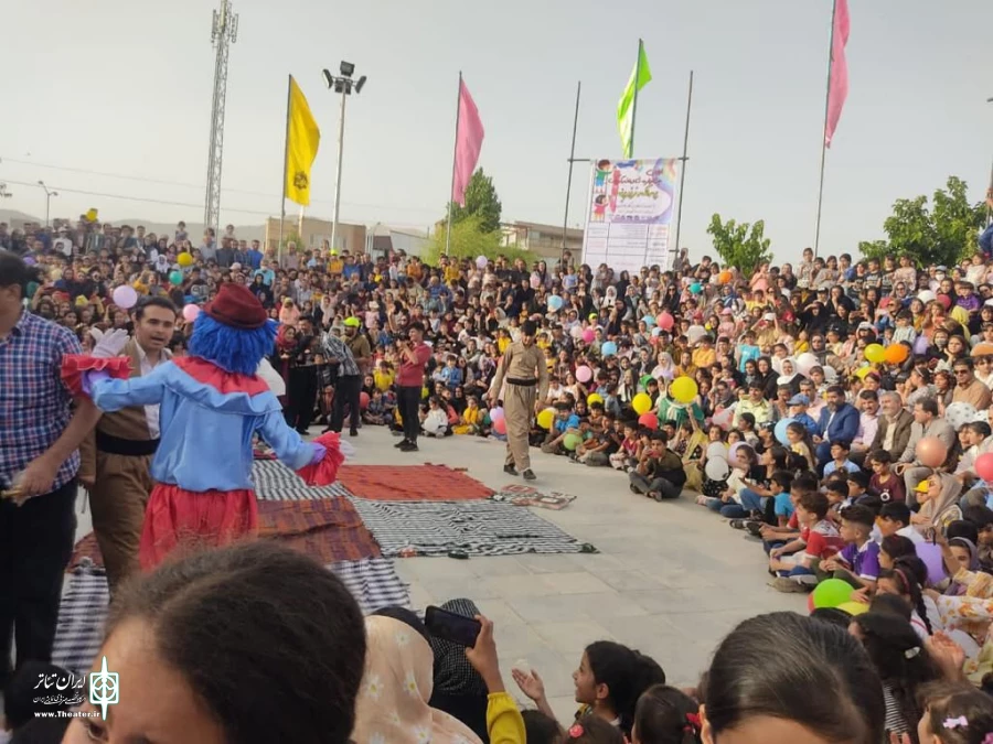 اولین جشنوارە شادمانە کودک با نام پەلکە زێڕینە برگزار شد . 4