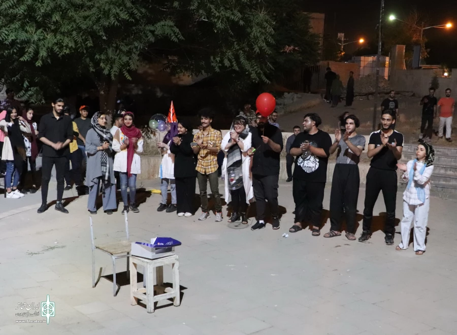 با نمایش طنز « آپارتمان نشینها » در مناطق مختلف شهر سقز 4