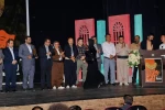 معرفی برگزیدگان جشنواره در آیین اختتامیه نخستین جشنواره استانی تئاتر خیابانی و آیین های نمایشی زیویه  2