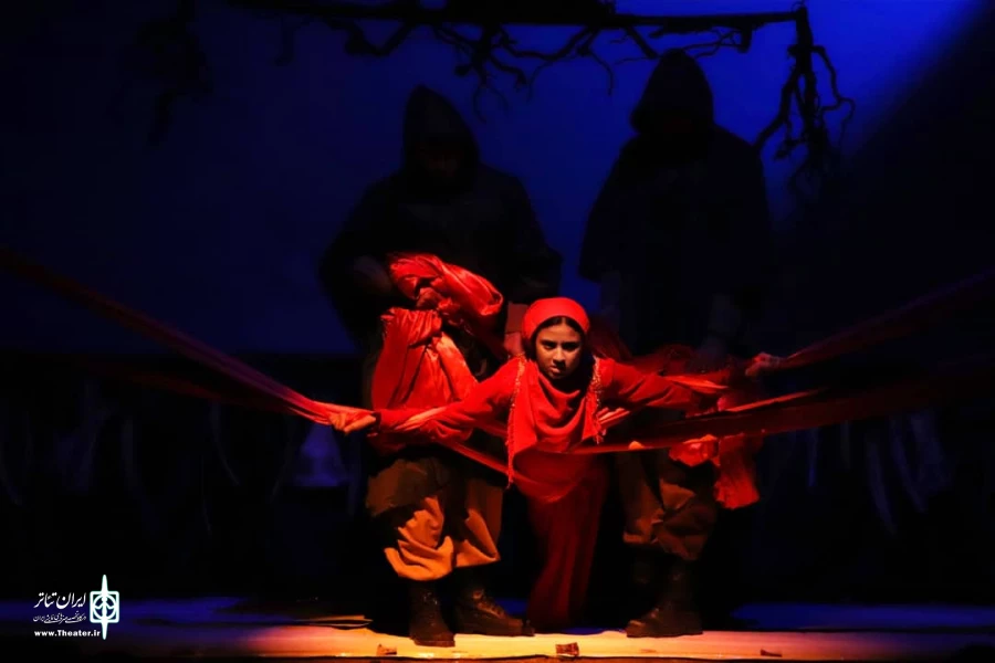 نمایش «هاری » با نویسندگی محسن عظیمی و کارگردانی افشین خدری اثری از گروه تئاتر تیک تاک در پلاتو هنرستان هنرهای زیبا سنندج برای عموم اجرا شد. 4