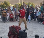 نمایش خیابانی   با موضوعیت اعتیاد و آسیبهای اجتمتاعی با همکاری اداره فرهنگ و ارشا اسلامی و انجمن نمایش دیواندره در مکانهای پارک ملت و پارگ 22 گلان شهرستان دیواندره مورد استقبال بی نظیر مردم این شهر قرار گرفت . 2