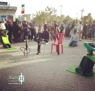 اجرای نمایش خیابانی «من، گل ، زمین » در کامیاران