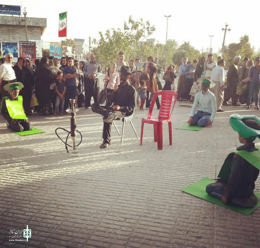 نمایش خیابانی«من، گل ، زمین » کاری از گروه هنرهای نمایشی توسکا شهرستان کامیاران به اجرا درآمد 2