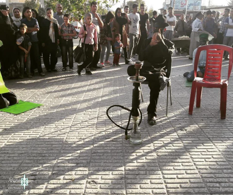 نمایش خیابانی«من، گل ، زمین » کاری از گروه هنرهای نمایشی توسکا شهرستان کامیاران به اجرا درآمد 3