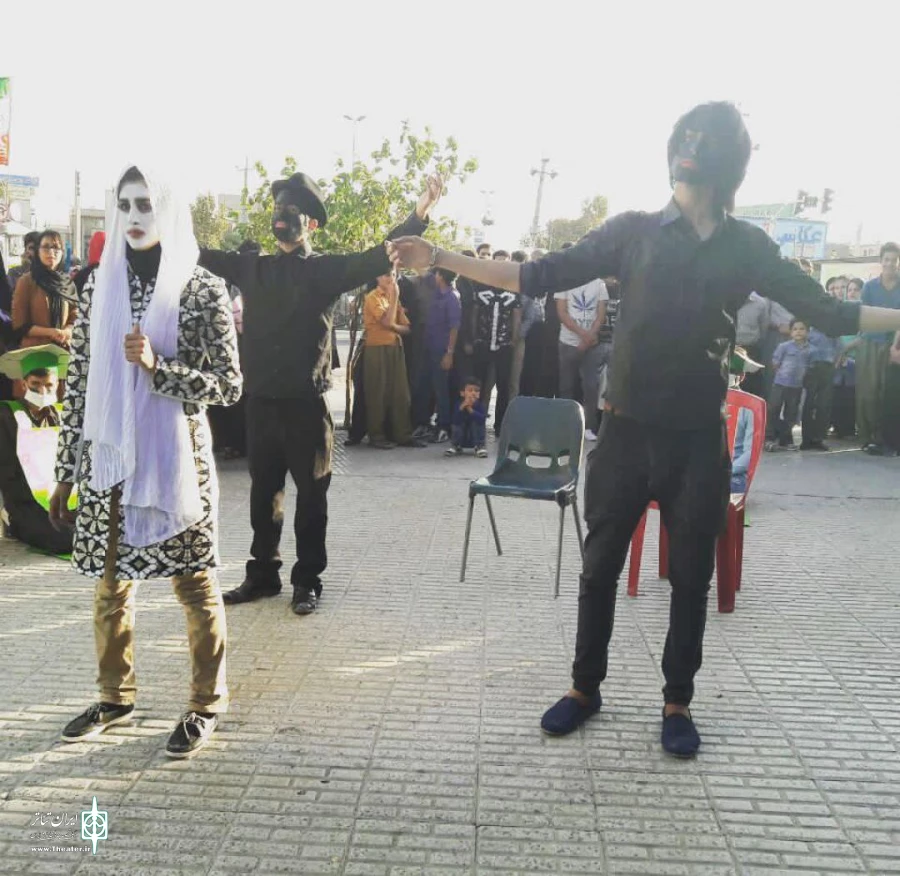 نمایش خیابانی«من، گل ، زمین » کاری از گروه هنرهای نمایشی توسکا شهرستان کامیاران به اجرا درآمد 4