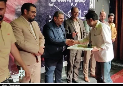 با معرفی برگزیدگان

دومین جشنواره استانی تئاتر مونولوگ در دهگلان به کار خود پایان داد