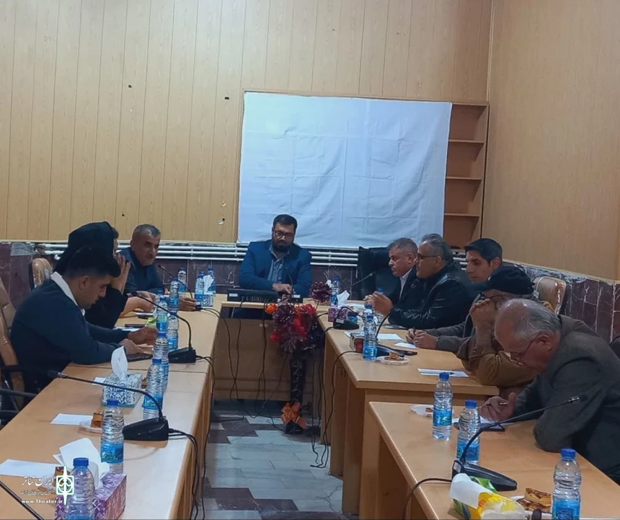 نشست آسیب شناسی هفدهمین دوره جشنواره بین‌المللی تئاتر خیابانی مریوان برگزار شد 2