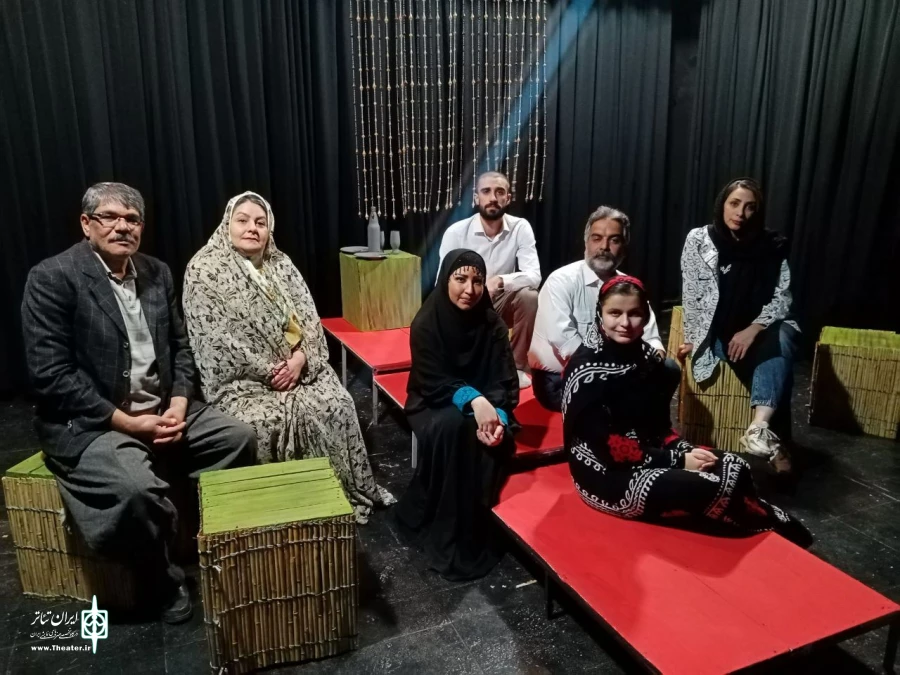 نمایش «درخت سیب گناهکار نیست» کاری از آموزشگاه آزاد هنرهای نمایشی پیدا در حال اجراست 3