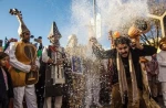 سی و پنجمین جشنواره تئاتر استانی کردستان همراه با کارناوال و شادی‌پیمایی در سنندج آغاز به کار کرد 3