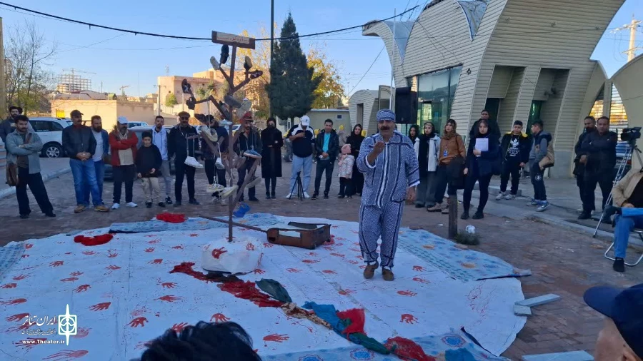 نمایش خیابانی «بی پناه » در سی و پنجمین جشنواره تئاتر استان کردستان به اجرا درآم 2