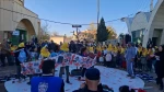 نمایش خیابانی «بی پناه » در سی و پنجمین جشنواره تئاتر استان کردستان به اجرا درآم 4