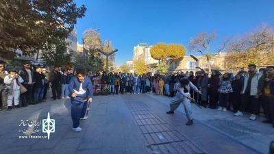تازه ترین اثر خیابانی گروه تئاتر تیک تاک

نمایش «به ش» در سنندج اجرا شد