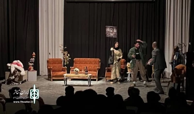 به کارگردانی کاروان دافعی

نمایش «یک خانه و هزار راز» در مریوان روی صحنه رفت